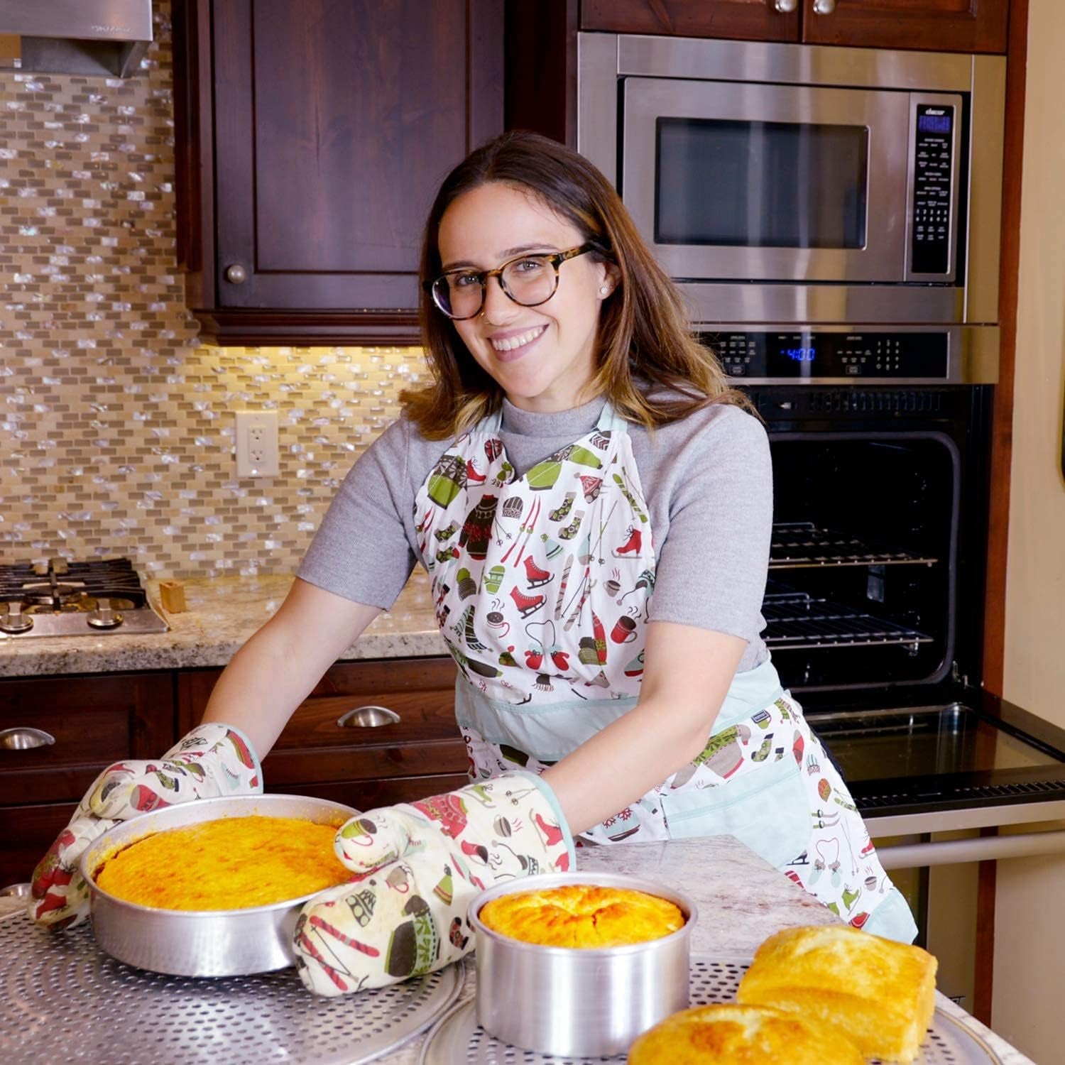 Crown 8 Inch round Cake Pan, 3" Deep, Extra Sturdy, Fully Straight Sides, Even-Heating, Made in Canada