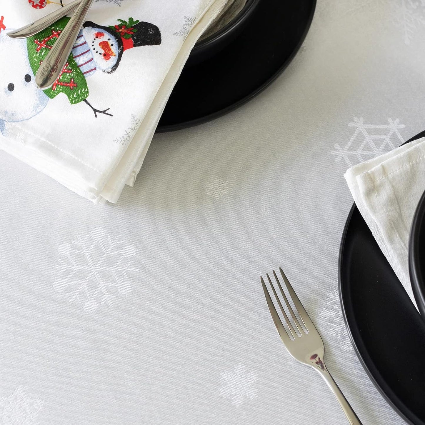 Believe Snowman Engineered Printed Jacquard Fabric Christmas Table Cloth, Christmas Tablecloth for All Winter and Holiday (60" X 84" Rectangular, Believe Snowman)