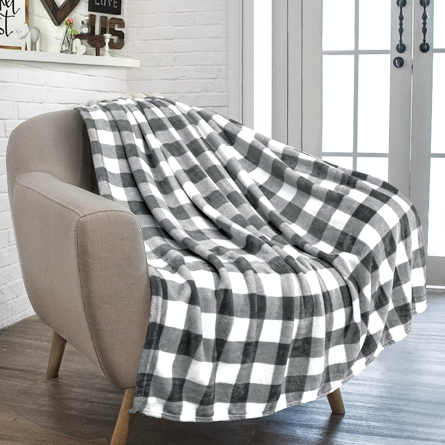 Light Grey Buffalo Plaid Throw Blanket for Couch, Soft Checkered Flannel Fleece Blanket for Sofa, Grey White Plaid Decorative Couch Throw, Warm Cozy All Season Fall Blanket Decor Gift, 50X60